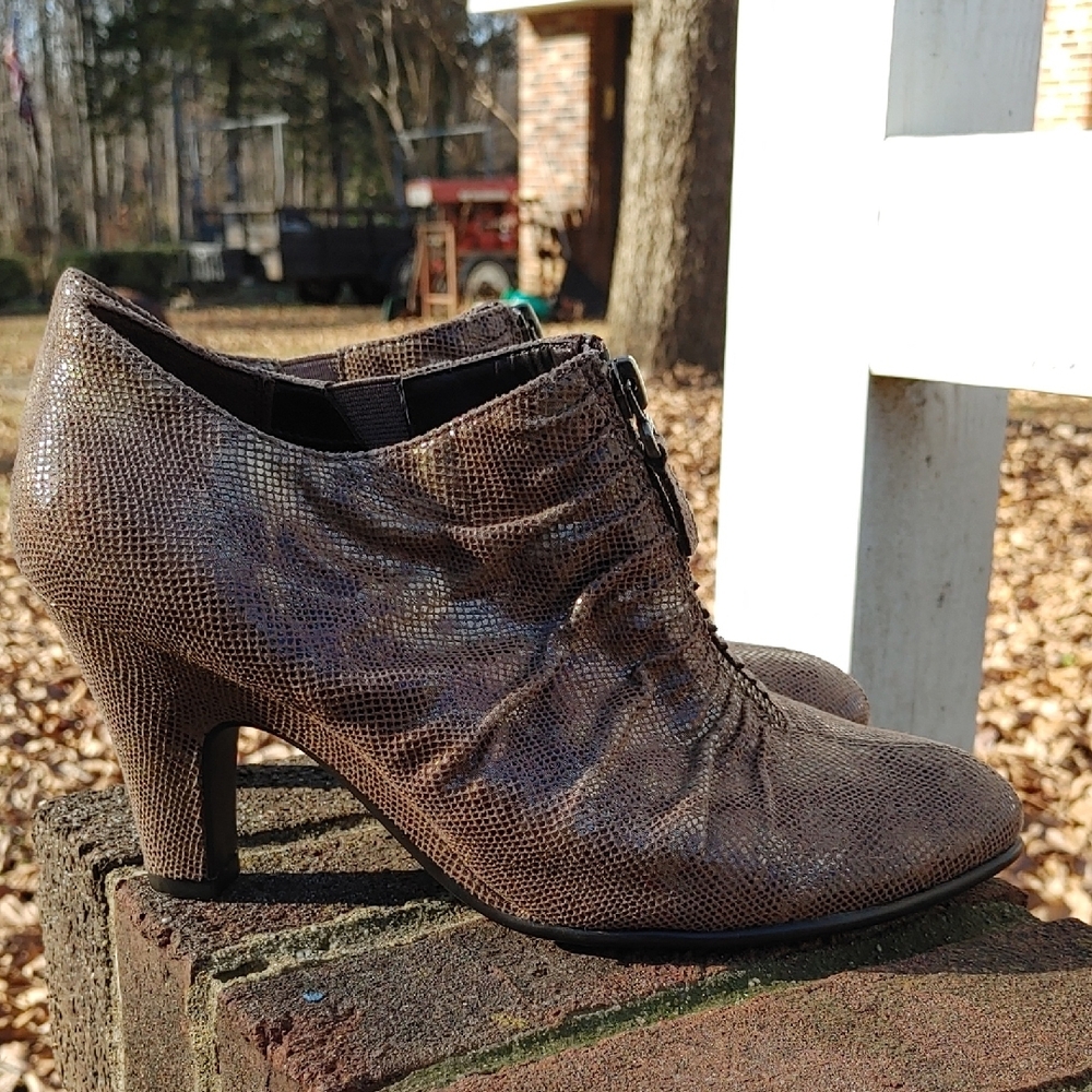 Aerosoles Jalapeno Brown Snake Skin Shooties Size 8